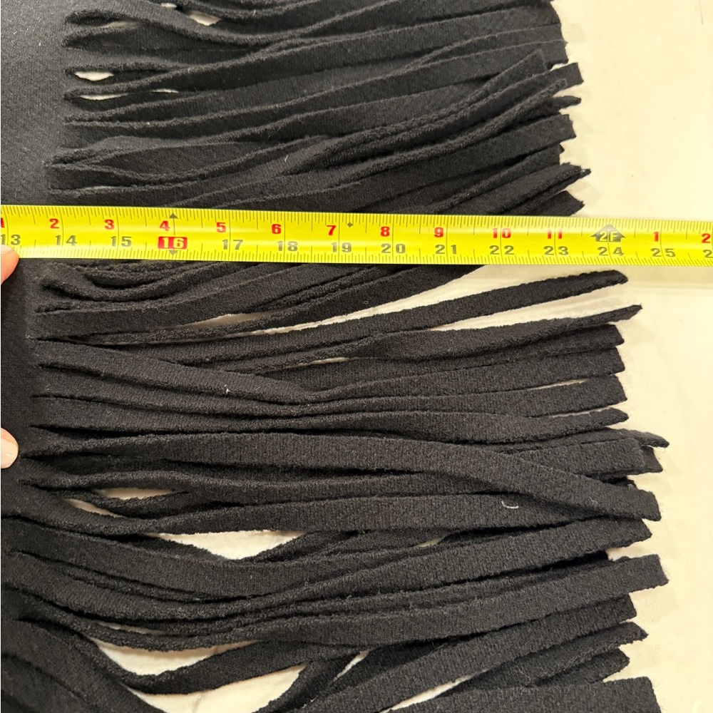 Burberry Black Wool Shawl with Fringe - Picture 9 of 10